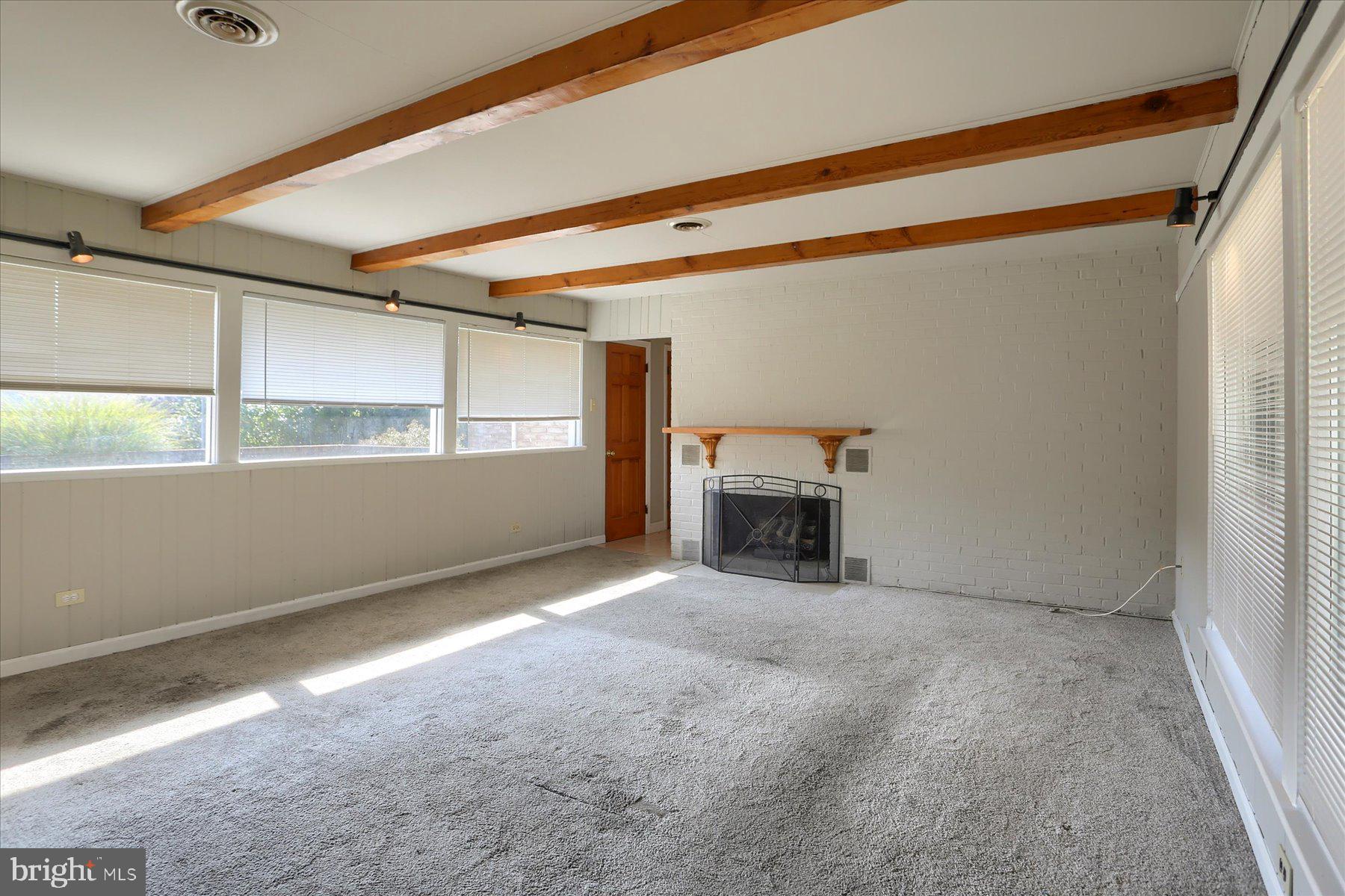 1704 Colonial Rd