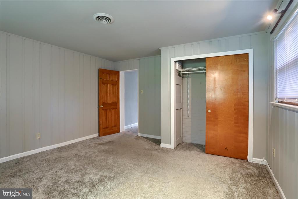 1704 Colonial Rd