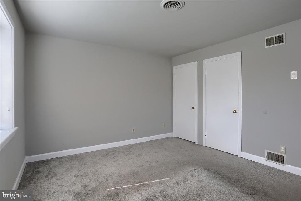1704 Colonial Rd