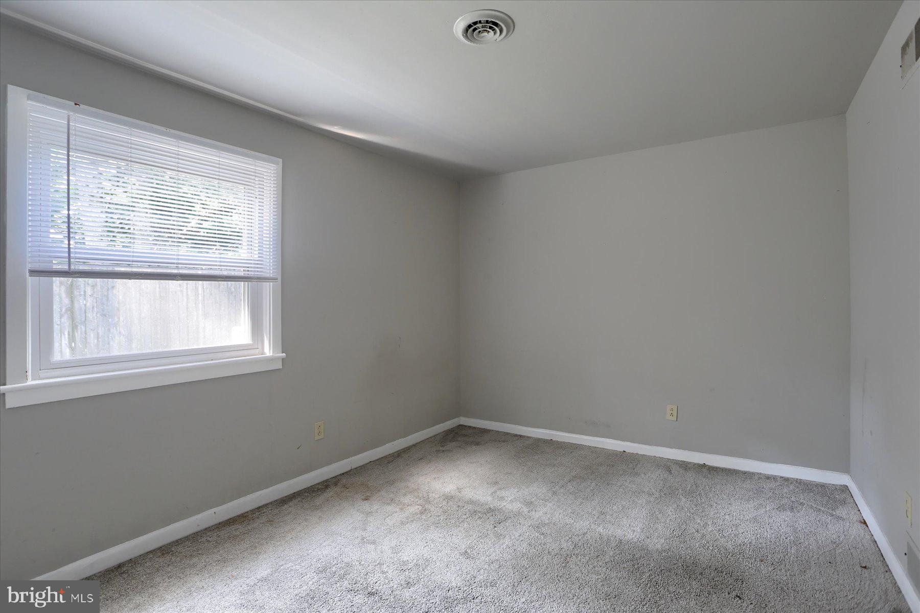 1704 Colonial Rd
