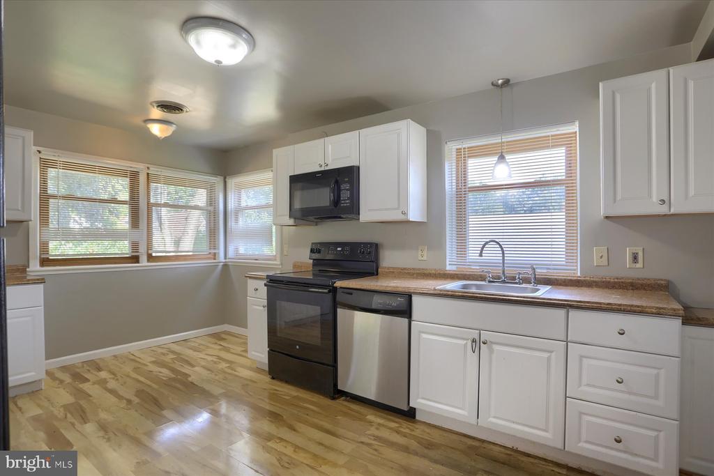 1704 Colonial Rd