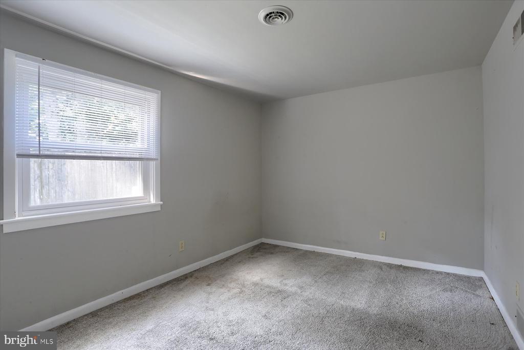 1704 Colonial Rd