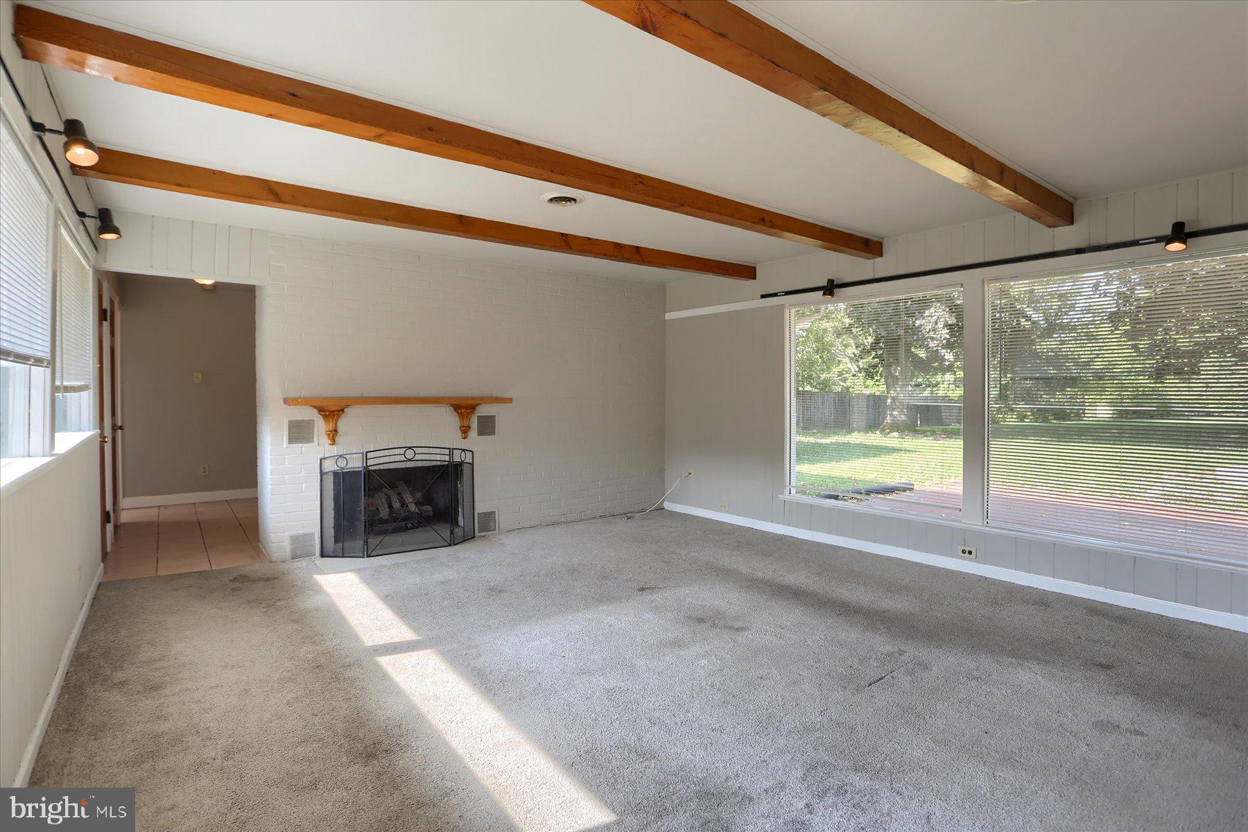 1704 Colonial Rd