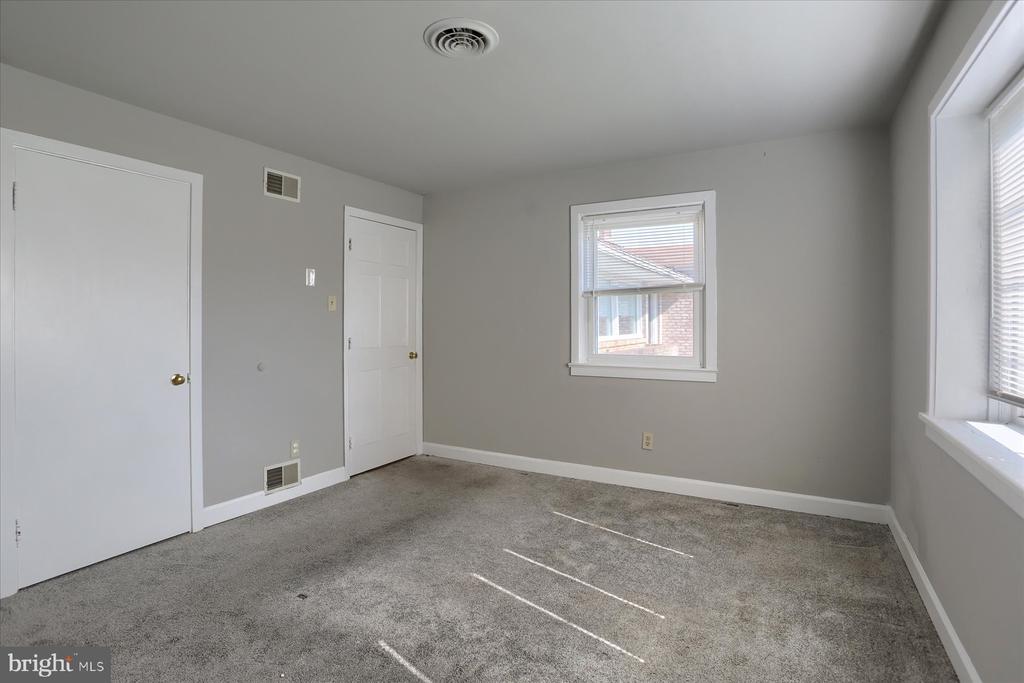 1704 Colonial Rd