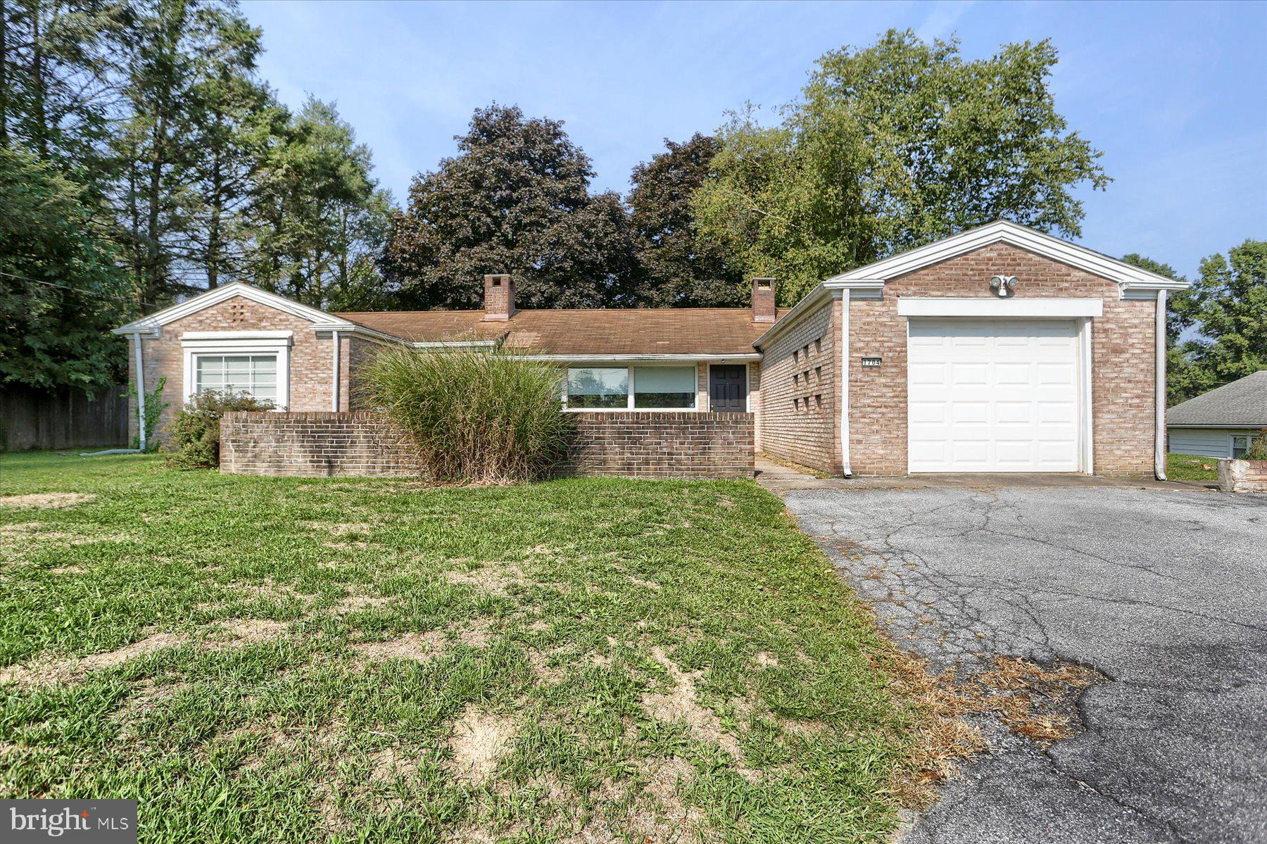 1704 Colonial Rd