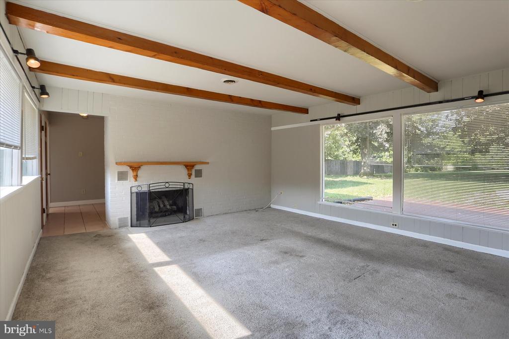 1704 Colonial Rd