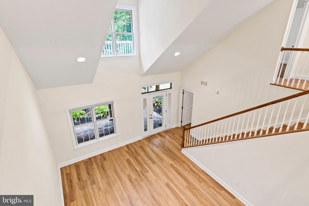 103 High Pointe Dr
