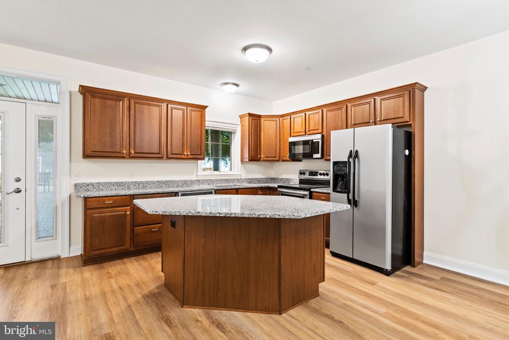 103 High Pointe Dr
