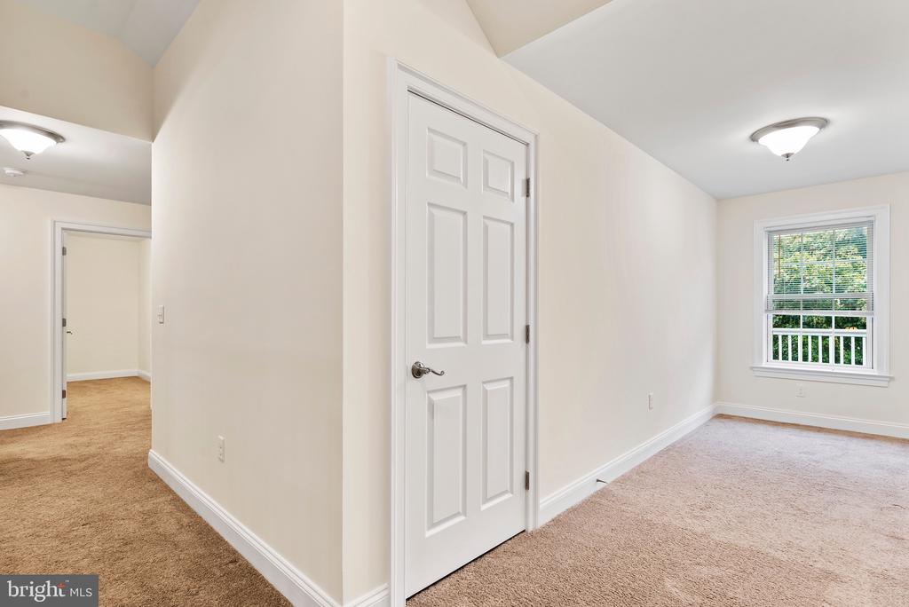 103 High Pointe Dr