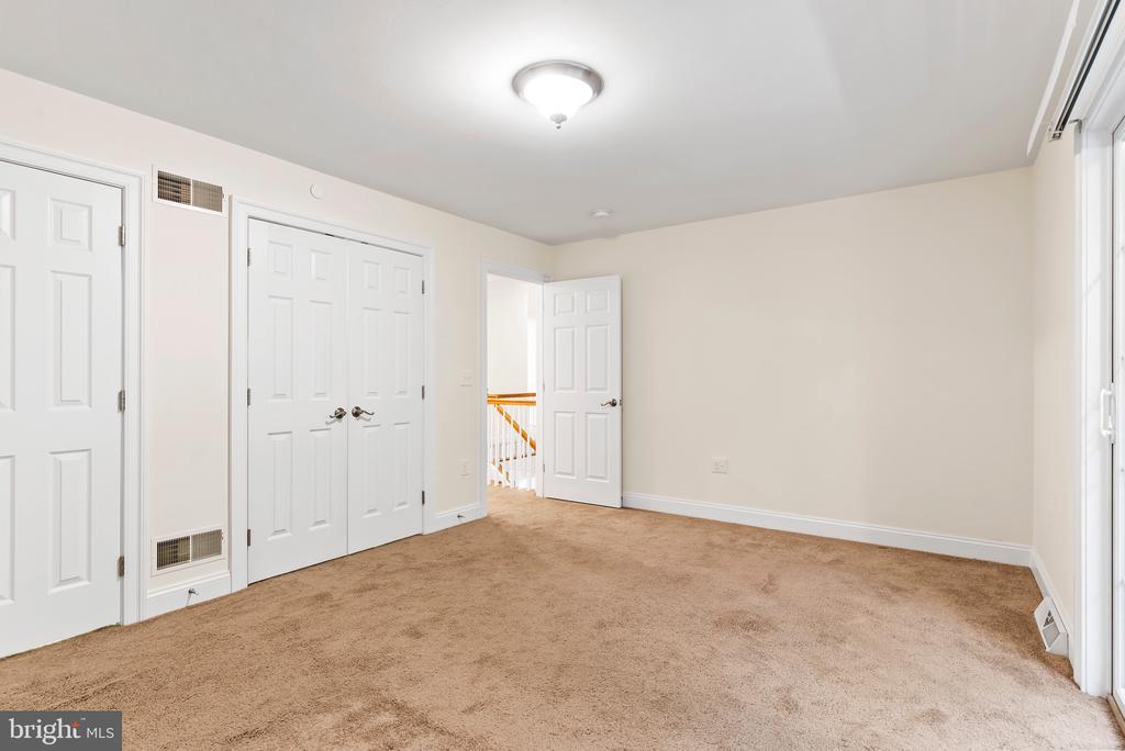 103 High Pointe Dr