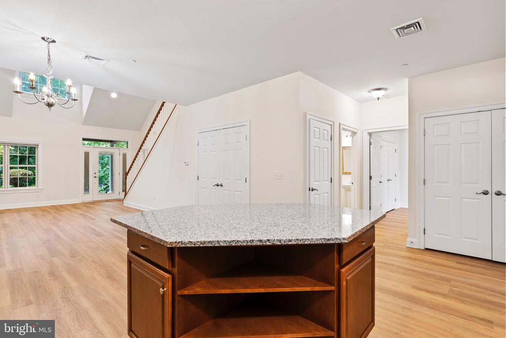 103 High Pointe Dr