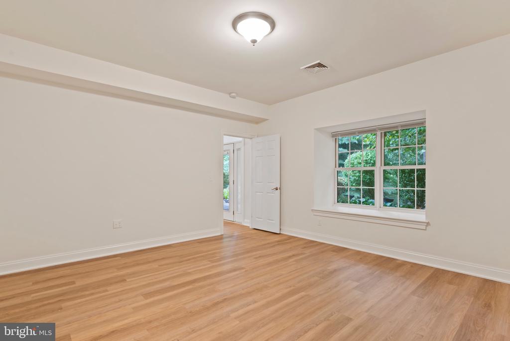 103 High Pointe Dr