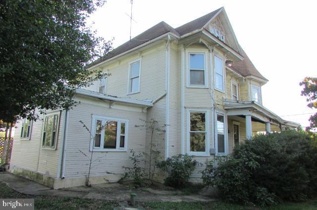 3832 Walnut St