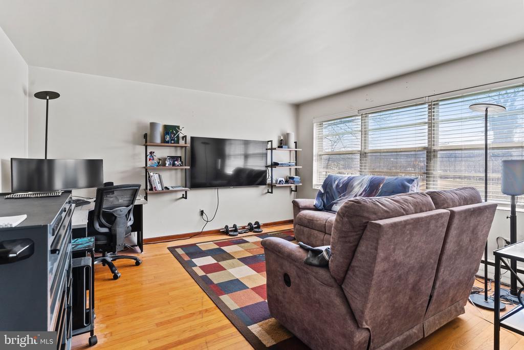 560 Walton Ave