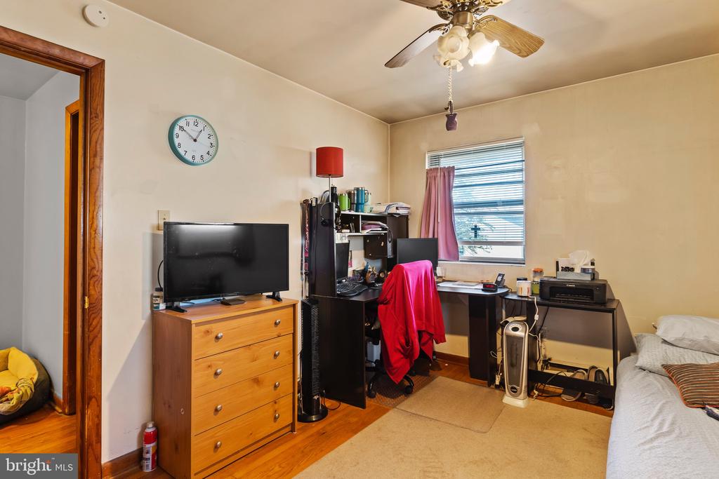 560 Walton Ave