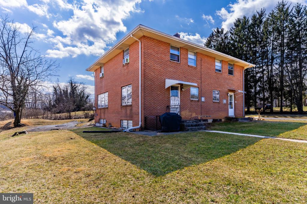 560 Walton Ave