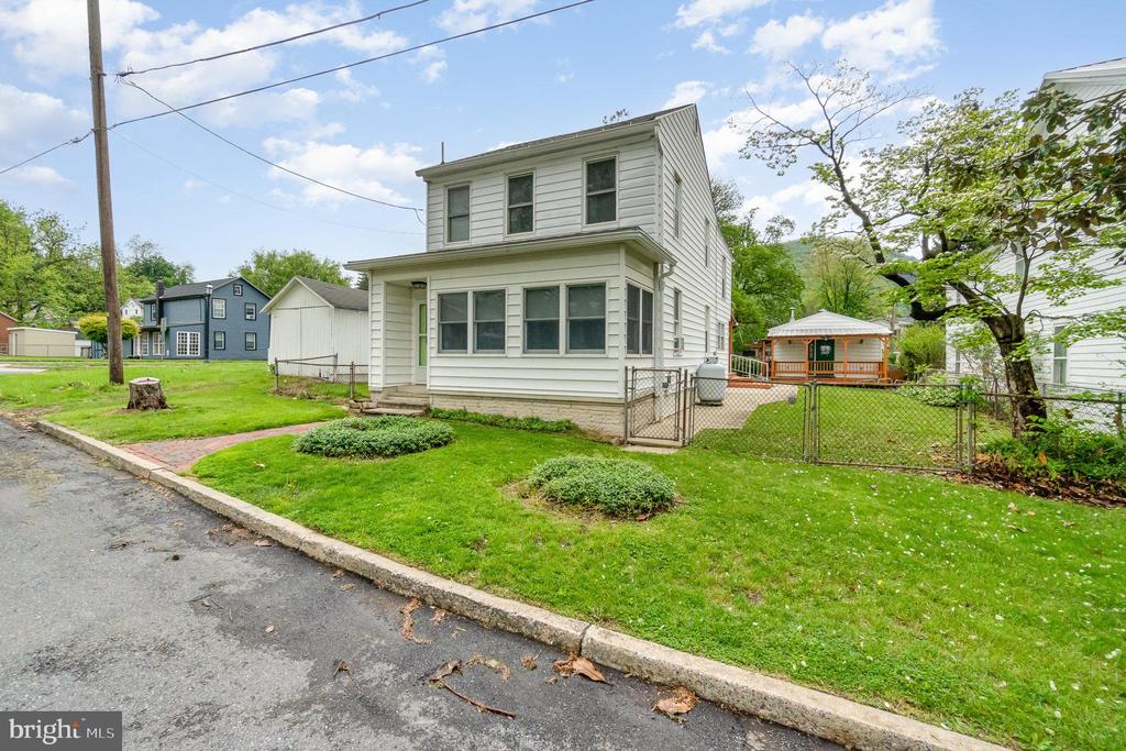 307 Church St