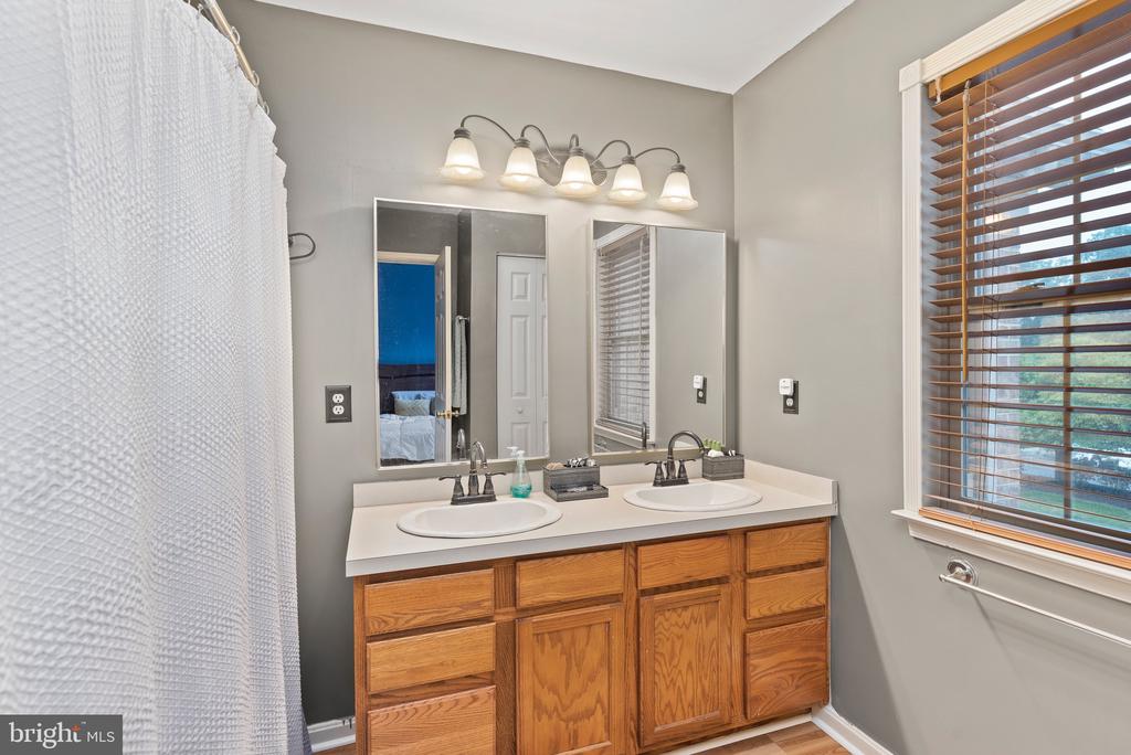222 Timber View Dr