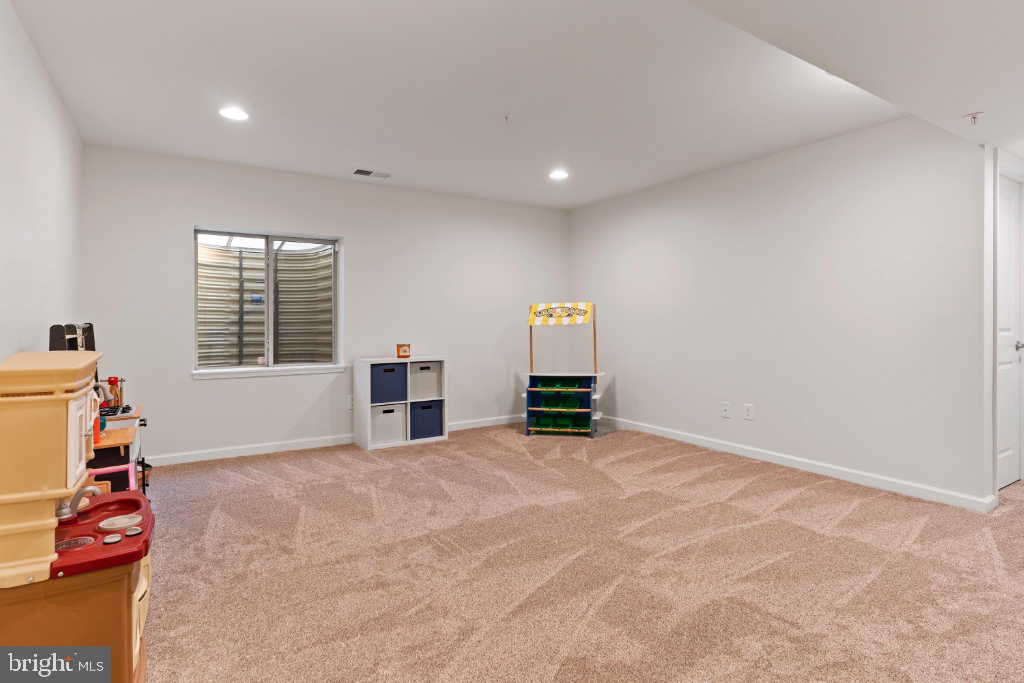 4048 Silver Charm Ct