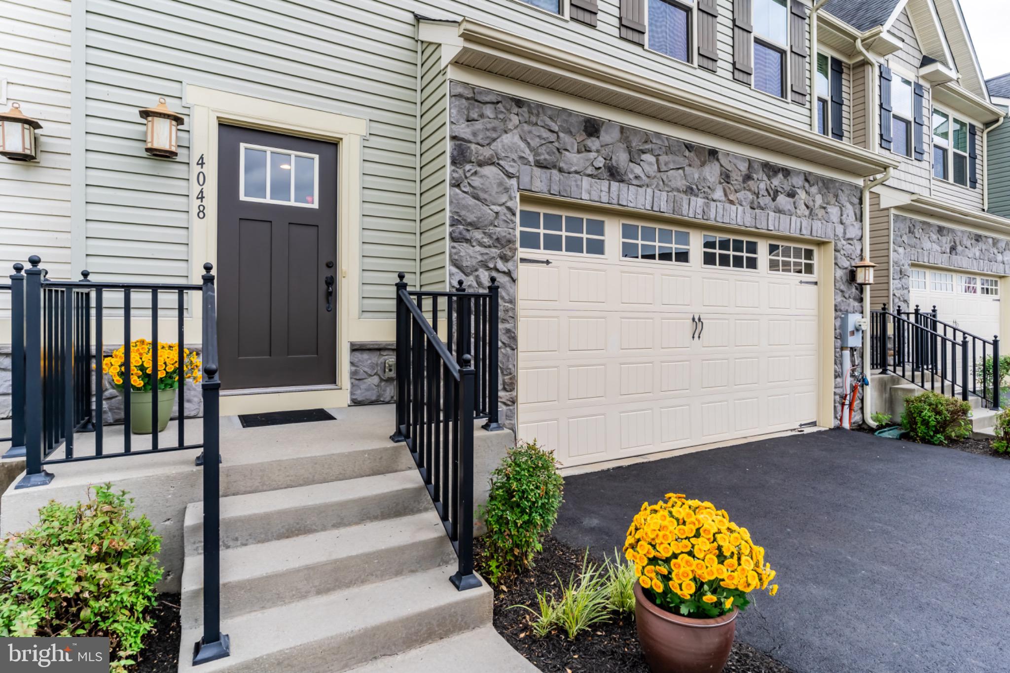4048 Silver Charm Ct