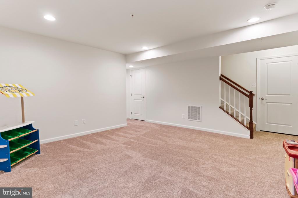 4048 Silver Charm Ct