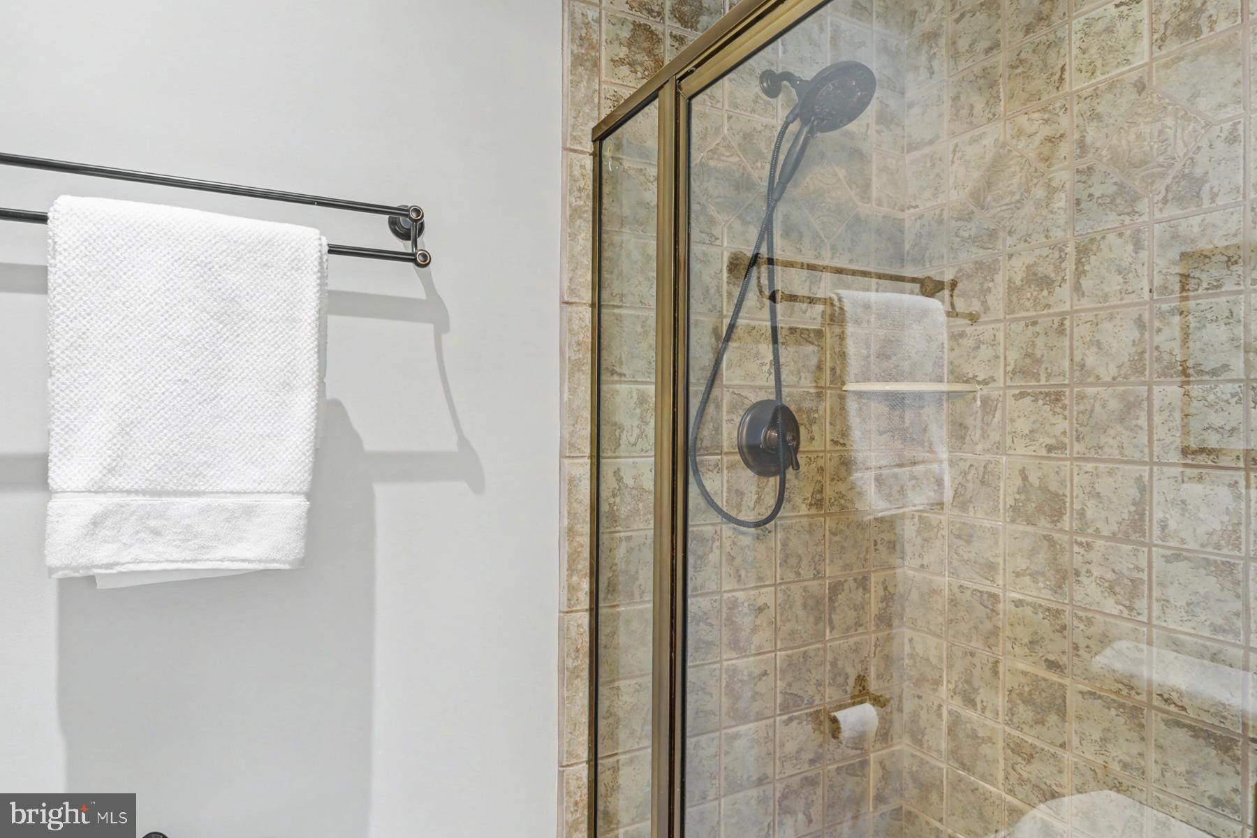 4528 LAURELWOOD DRIVE