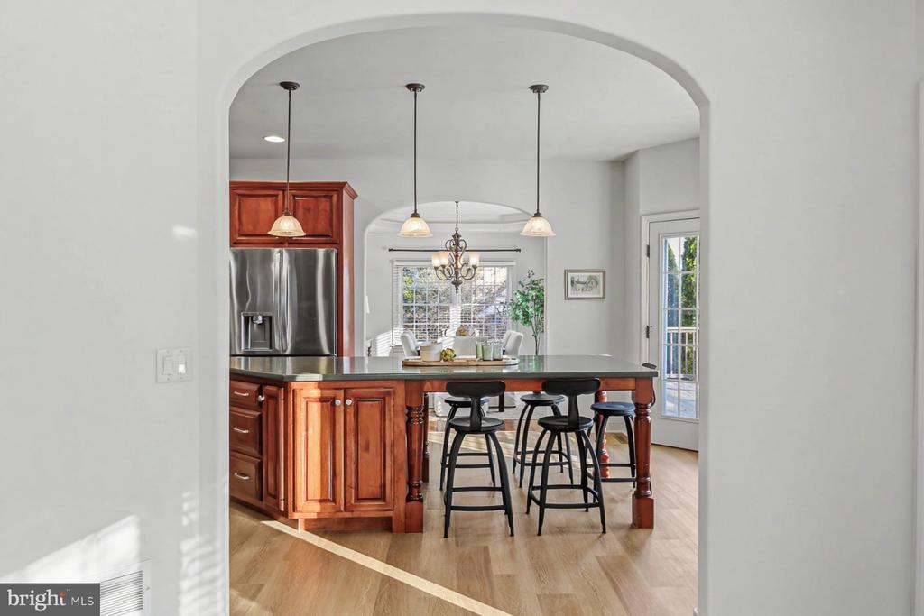 4528 LAURELWOOD DRIVE