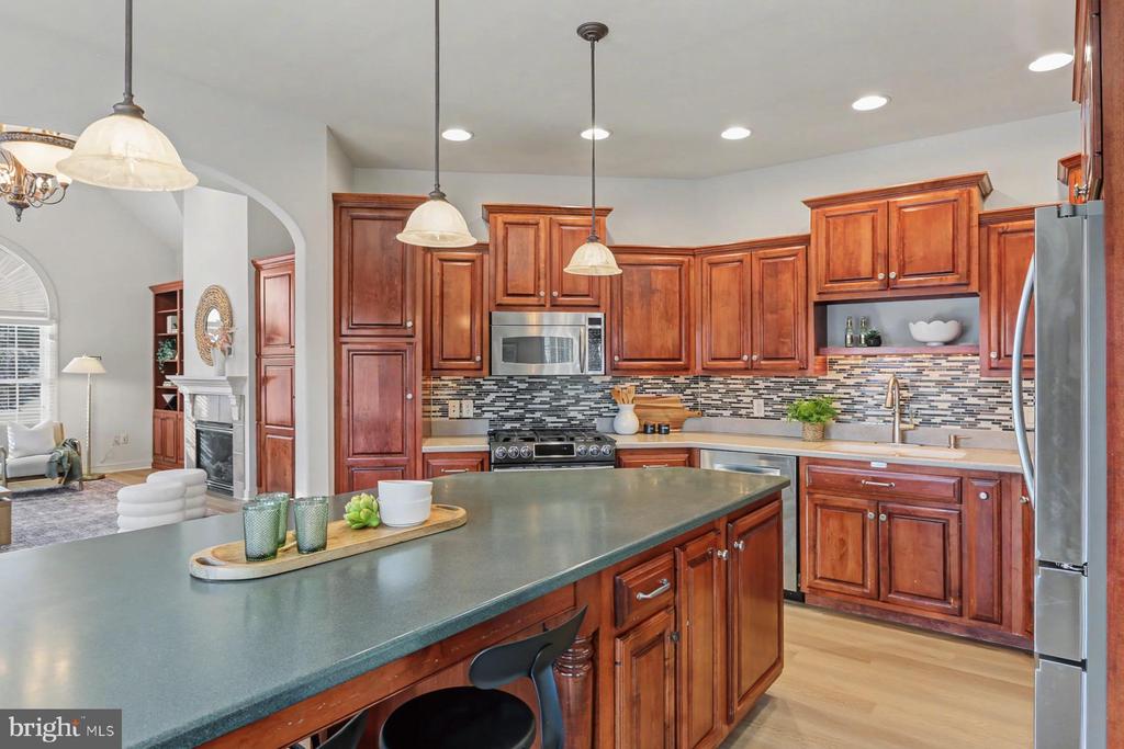 4528 LAURELWOOD DRIVE