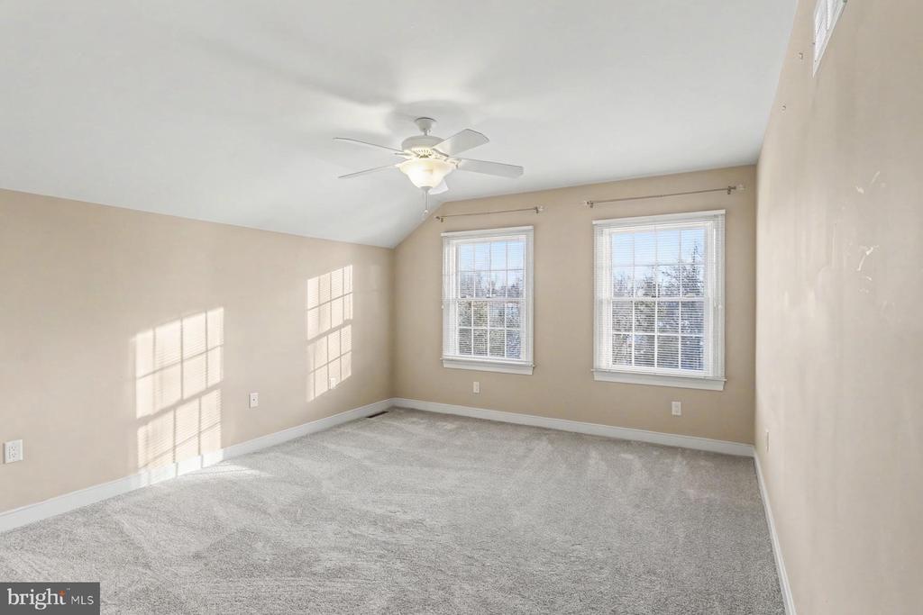 4528 LAURELWOOD DRIVE