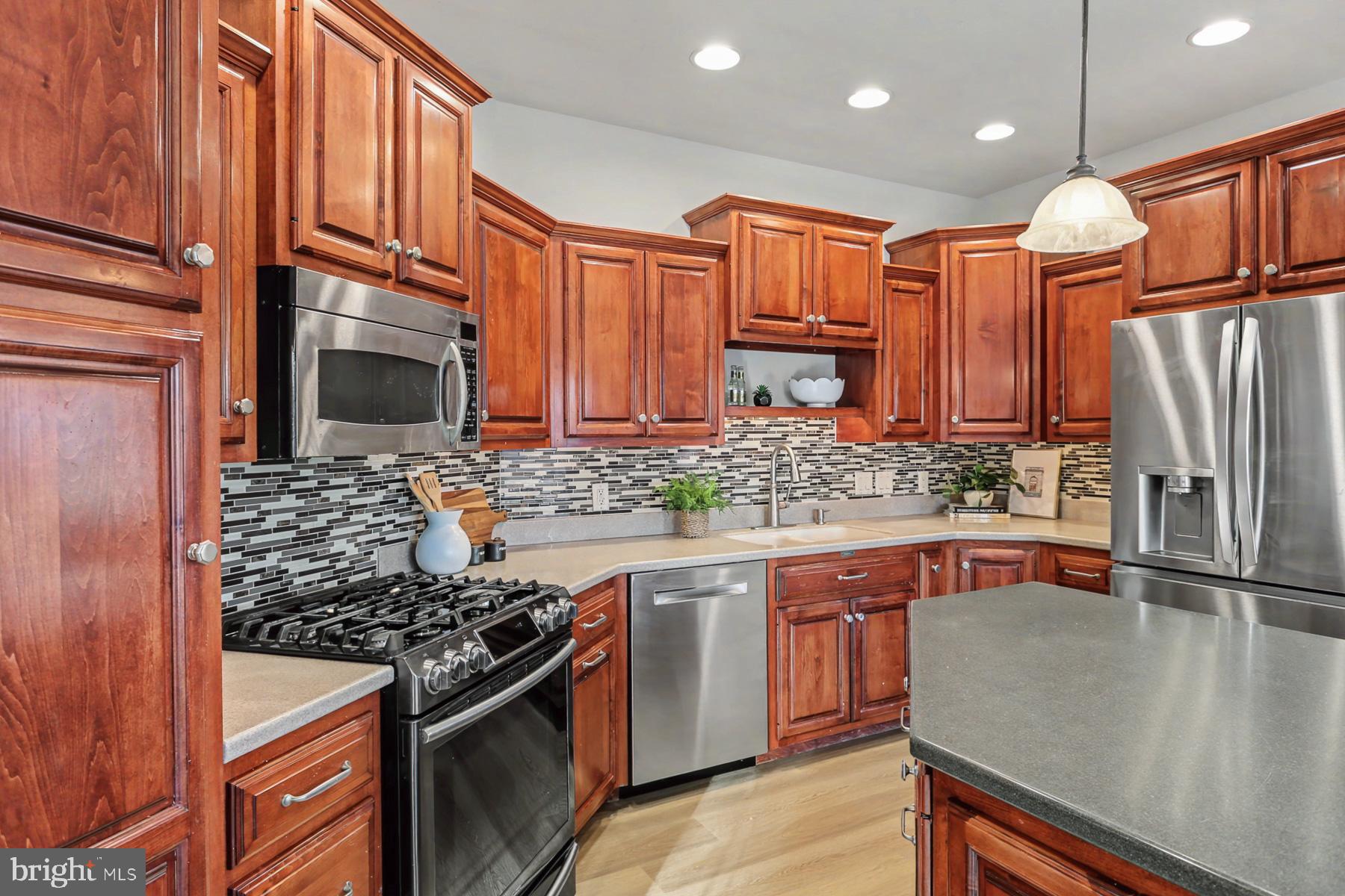 4528 LAURELWOOD DRIVE