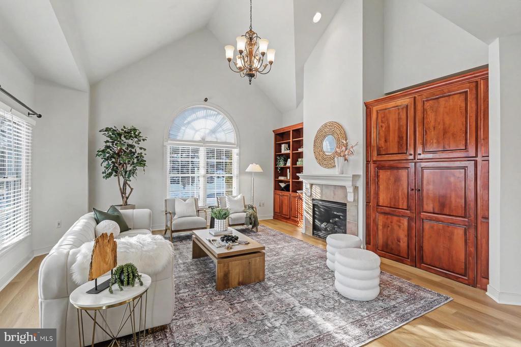 4528 LAURELWOOD DRIVE