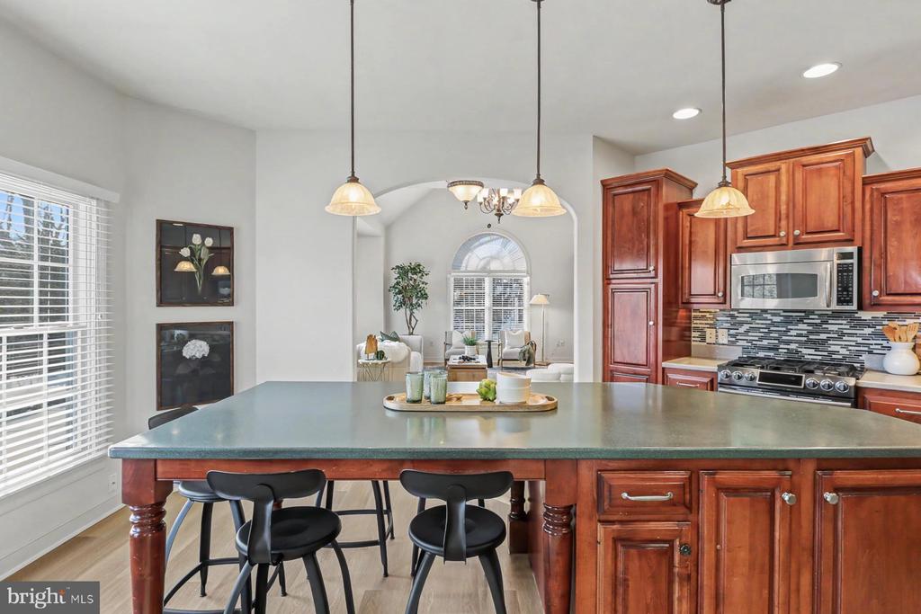 4528 LAURELWOOD DRIVE