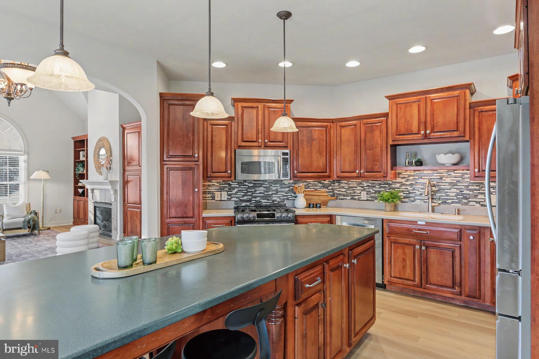 4528 LAURELWOOD DRIVE