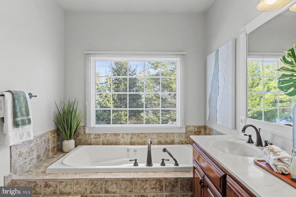 4528 LAURELWOOD DRIVE