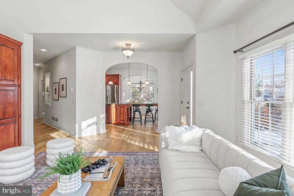 4528 LAURELWOOD DRIVE