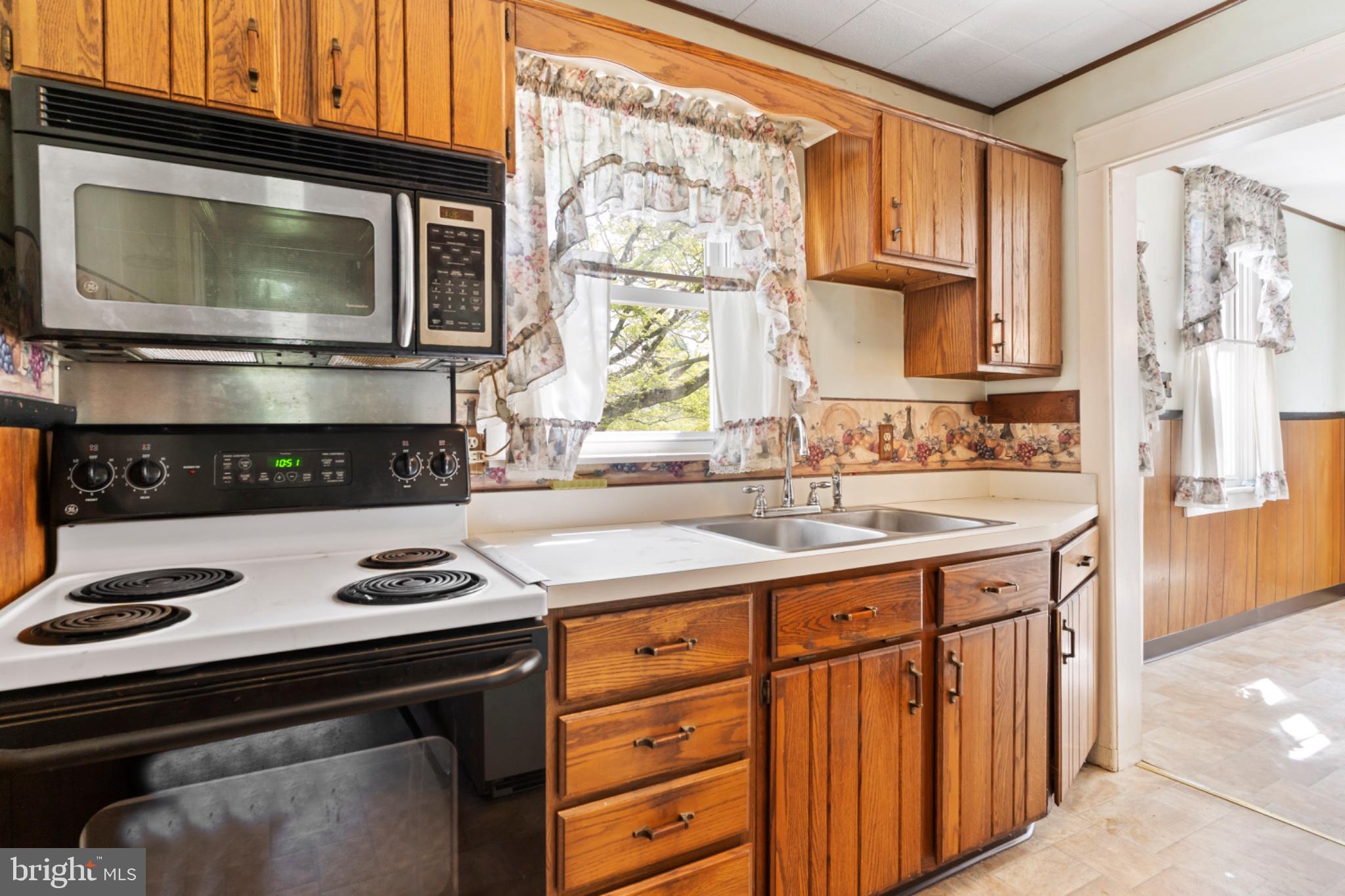 3513 BEAUFORT STREET