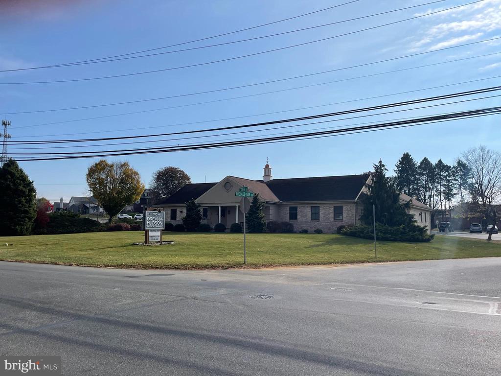 700 Eden Rd