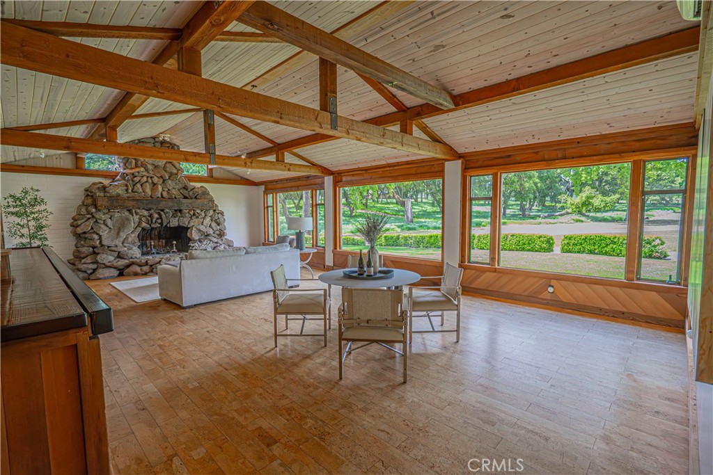 5161 Vineyard Drive