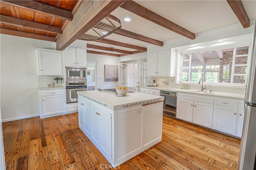 5161 Vineyard Drive