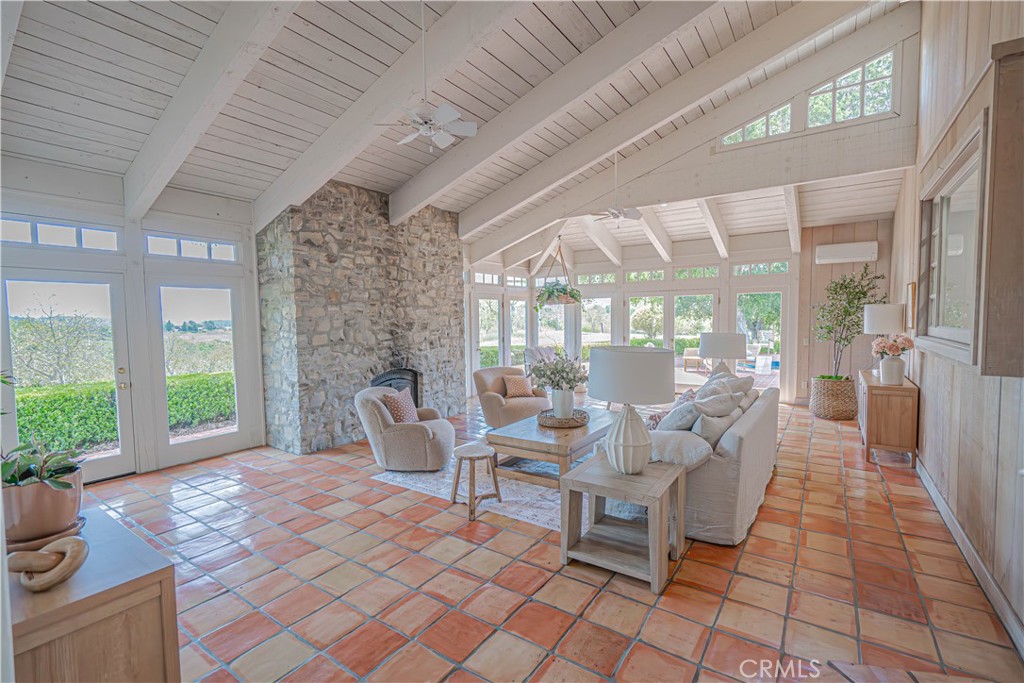 5161 Vineyard Drive