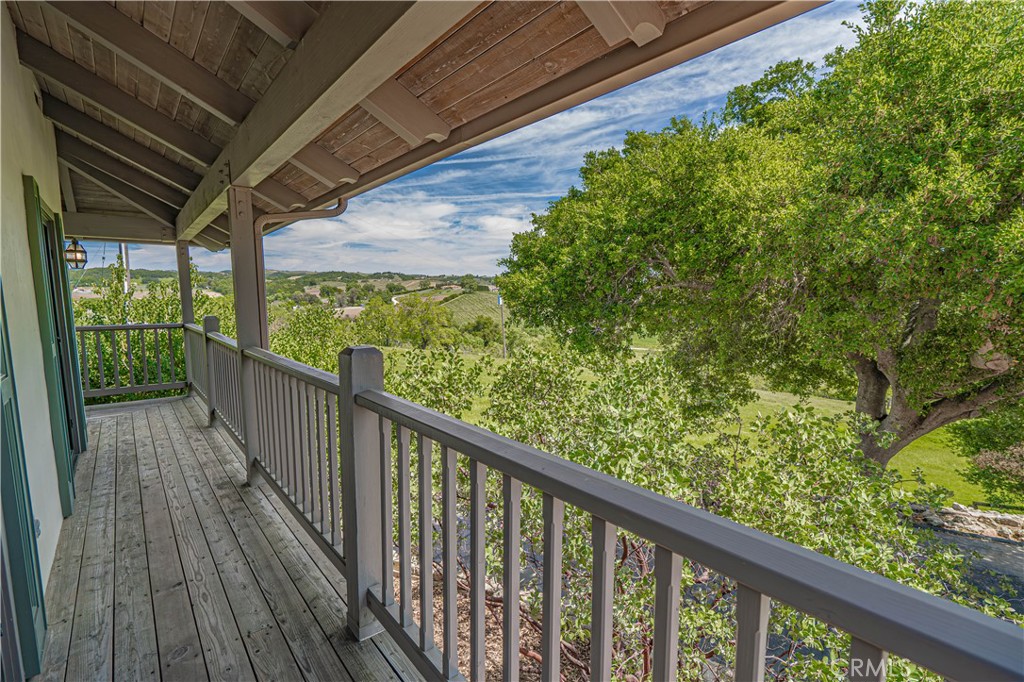 5161 Vineyard Drive