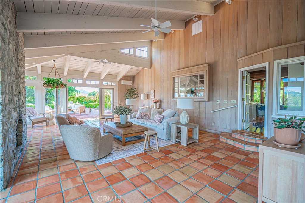 5161 Vineyard Drive