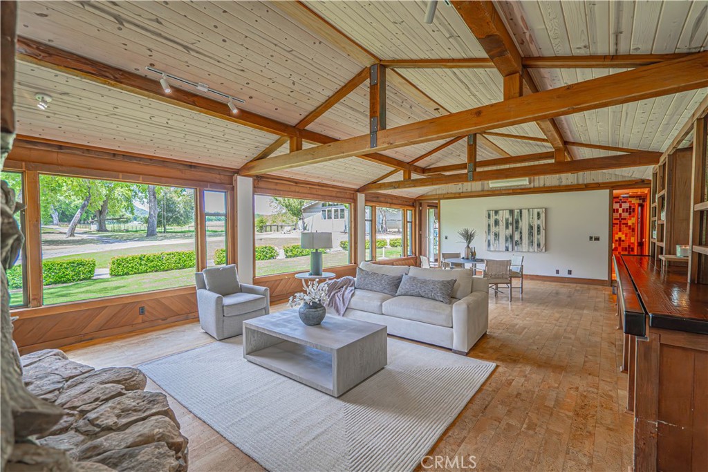5161 Vineyard Drive
