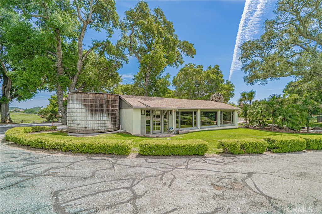 5161 Vineyard Drive