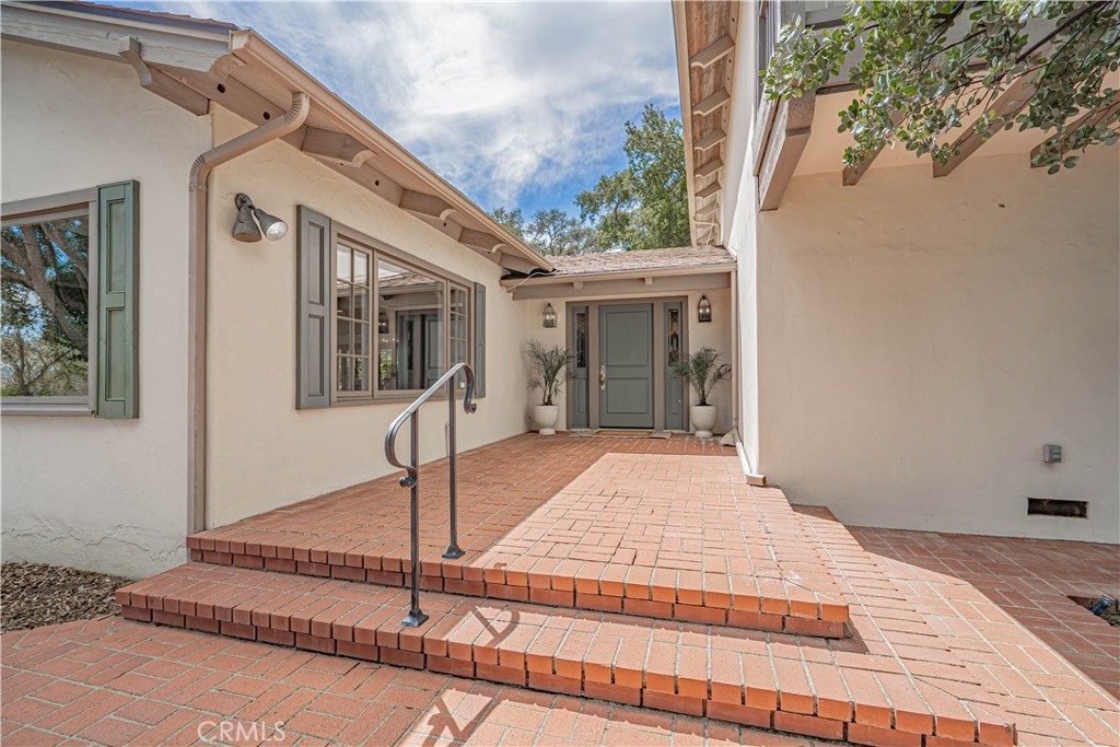 5161 Vineyard Drive