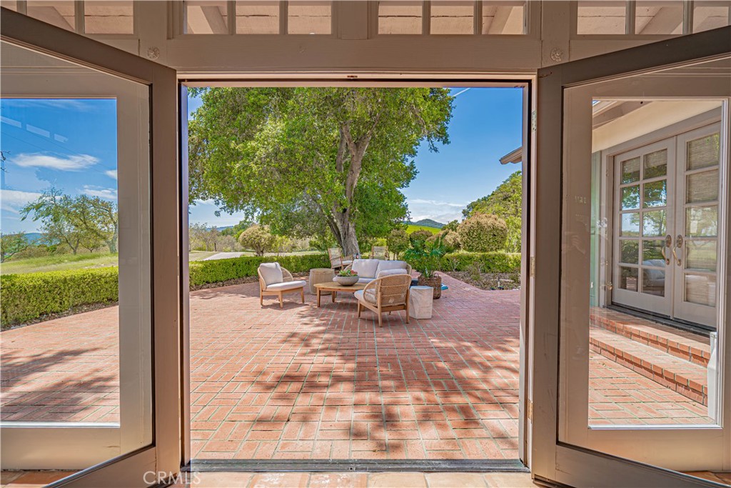 5161 Vineyard Drive