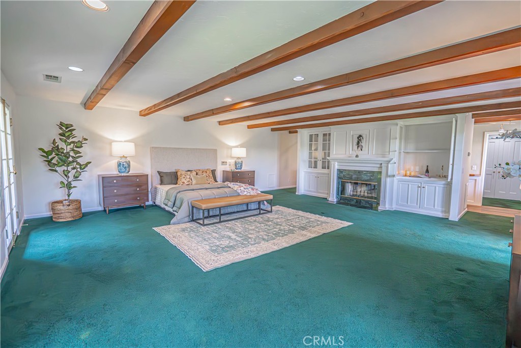 5161 Vineyard Drive