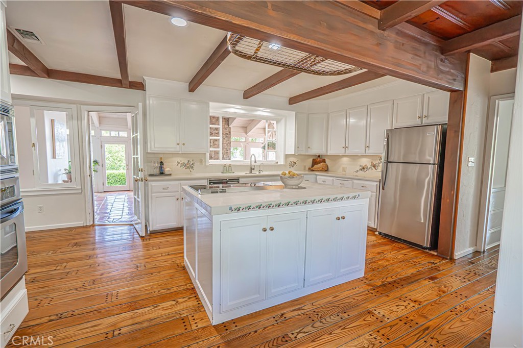 5161 Vineyard Drive