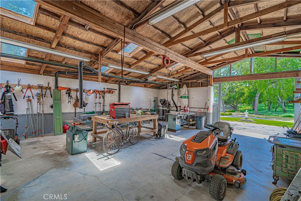5161 Vineyard Drive