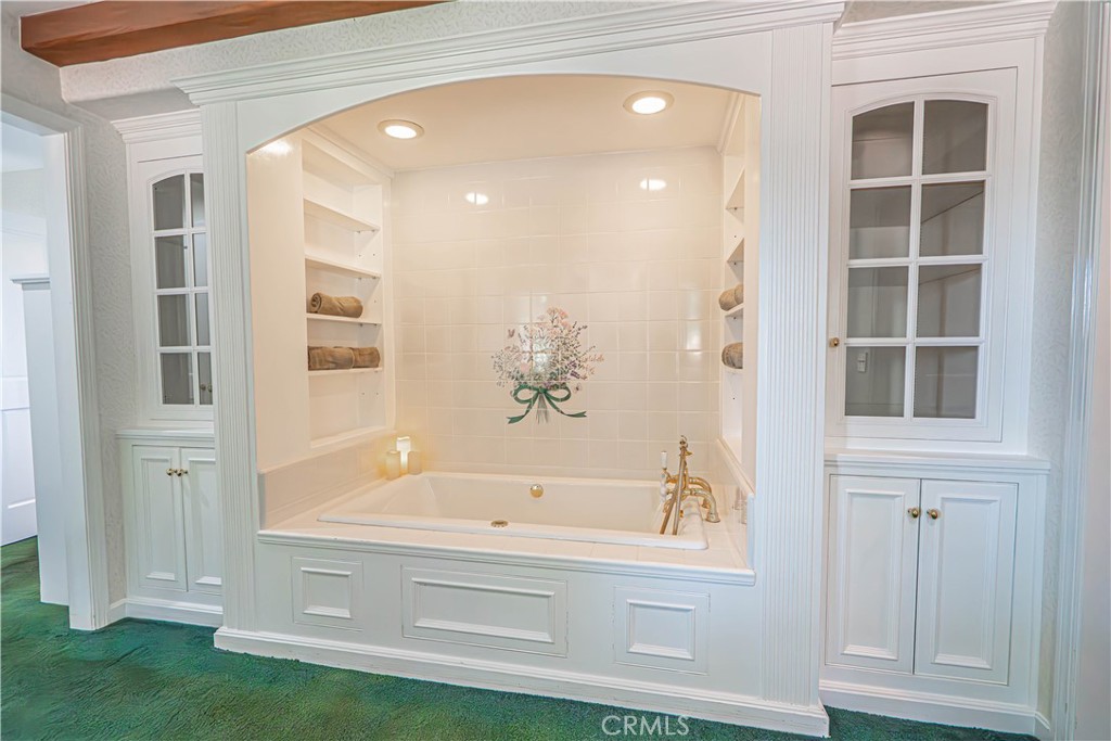 5161 Vineyard Drive